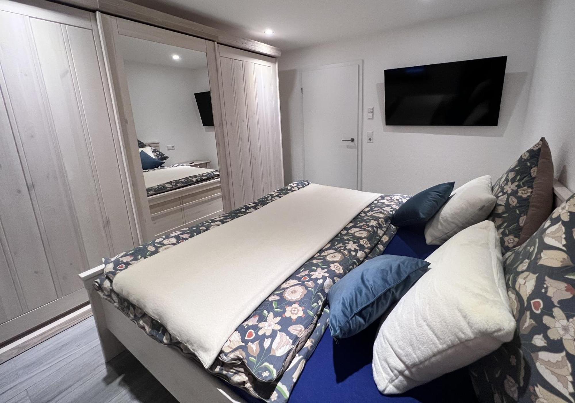 Ferienwohnung Bodenseesuite In Friedrichshafen Room photo